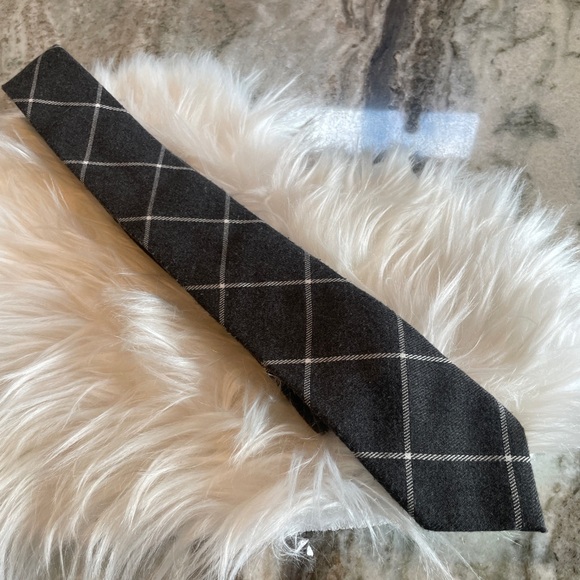 Men's Grey Windowpane Tie - Classic Checked Style - Picture 2 of 5